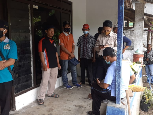 Kelompok Tani Antusias Mengikuti Cek Lokasi Kegiatan oleh Kepala Desa Mangunan